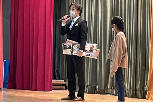 常盤台小学校70周年記念商店街街灯ペナントの授与式